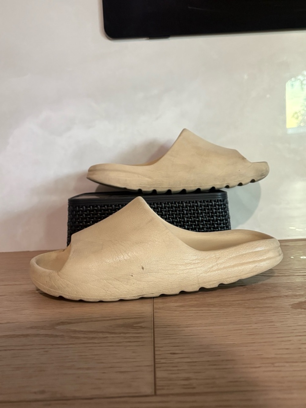Authentic Yeezy Slide Mens size 12